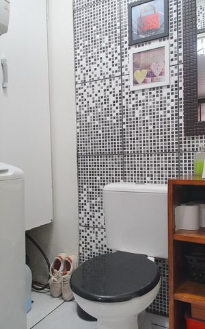 Casa de condomínio à venda com 90m², 2 quartos e 2 vagasLavabo