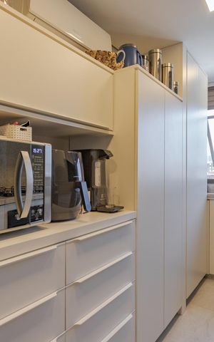 Apartamento à venda com 209m², 3 quartos e 3 vagas Apartamento à venda com 209m², 3 quartos e 3 vagasCozinha e Área de Serviço
