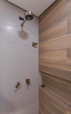 Apartamento à venda com 209m², 3 quartos e 3 vagas Apartamento à venda com 209m², 3 quartos e 3 vagasBanheiro 2