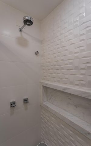 Apartamento à venda com 209m², 3 quartos e 3 vagas Apartamento à venda com 209m², 3 quartos e 3 vagasBanheiro 1