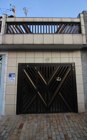 Casa à venda com 94m², 2 quartos e 1 vagaFachada