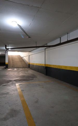 Apartamento à venda com 136m², 2 quartos e 3 vagasÁrea Comum - Estacionamento