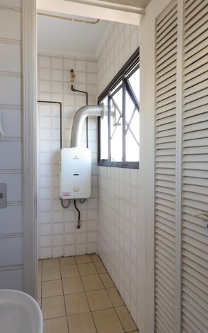Apartamento à venda com 136m², 2 quartos e 3 vagasBanheiro de Serviço