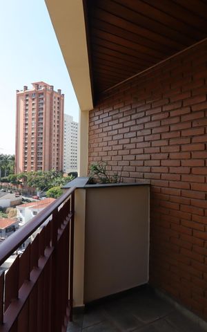 Apartamento à venda com 136m², 2 quartos e 3 vagasSacada da Sala 