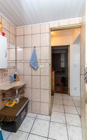 Casa à venda com 200m², 7 quartos e 2 vagas Casa à venda com 200m², 7 quartos e 2 vagasCasa 01 - Banheiro