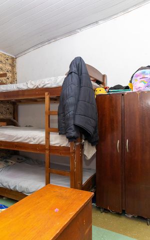 Casa à venda com 200m², 7 quartos e 2 vagas Casa à venda com 200m², 7 quartos e 2 vagasCasa 03 - Quarto 1