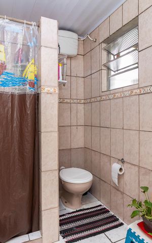 Casa à venda com 200m², 7 quartos e 2 vagas Casa à venda com 200m², 7 quartos e 2 vagasCasa 01 - Banheiro