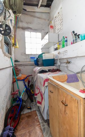 Casa à venda com 200m², 7 quartos e 2 vagas Casa à venda com 200m², 7 quartos e 2 vagasCasa 01 - Área de Serviço