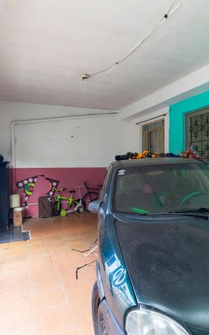 Casa à venda com 200m², 7 quartos e 2 vagas Casa à venda com 200m², 7 quartos e 2 vagasGaragem