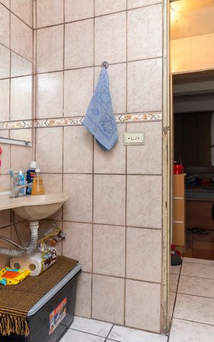 Casa à venda com 200m², 7 quartos e 2 vagas Casa à venda com 200m², 7 quartos e 2 vagasCasa 01 - Banheiro