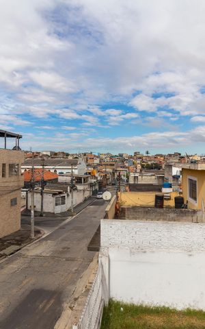 Casa à venda com 200m², 7 quartos e 2 vagas Casa à venda com 200m², 7 quartos e 2 vagasSacada
