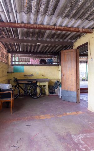 Casa à venda com 200m², 7 quartos e 2 vagas Casa à venda com 200m², 7 quartos e 2 vagasÁrea de Serviço Compartilhada