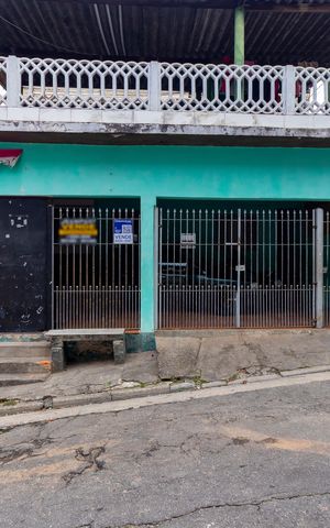 Casa à venda com 200m², 7 quartos e 2 vagas Casa à venda com 200m², 7 quartos e 2 vagasFachada