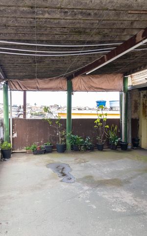 Casa à venda com 200m², 7 quartos e 2 vagas Casa à venda com 200m², 7 quartos e 2 vagasSacada