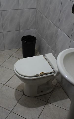 Casa à venda com 439m², 4 quartos e 4 vagasBanheiro 2