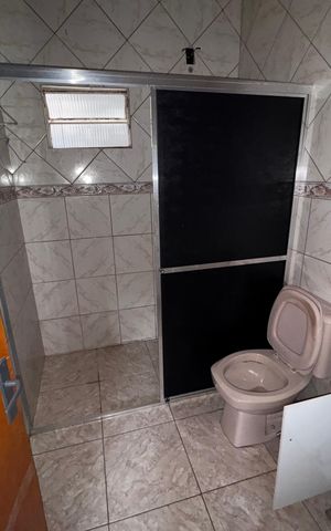 Casa para alugar com 70m², 2 quartos e sem vaga Casa para alugar com 70m², 2 quartos e sem vagaBanheiro