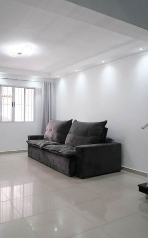 Casa à venda com 200m², 3 quartos e 2 vagasSala