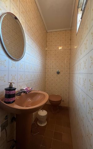 Casa à venda com 280m², 3 quartos e 3 vagas Casa à venda com 280m², 3 quartos e 3 vagasLavabo