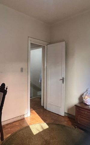 Casa à venda com 280m², 3 quartos e 3 vagas Casa à venda com 280m², 3 quartos e 3 vagasQuarto 1