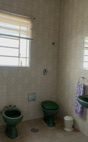 Casa à venda com 280m², 3 quartos e 3 vagas Casa à venda com 280m², 3 quartos e 3 vagasBanheiro