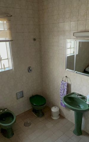 Casa à venda com 280m², 3 quartos e 3 vagas Casa à venda com 280m², 3 quartos e 3 vagasBanheiro