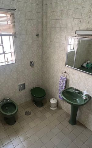 Casa à venda com 280m², 3 quartos e 3 vagas Casa à venda com 280m², 3 quartos e 3 vagasBanheiro