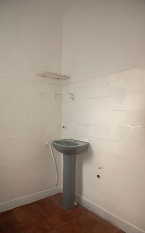 Casa de condomínio para alugar com 75m², 2 quartos e sem vagaBanheiro