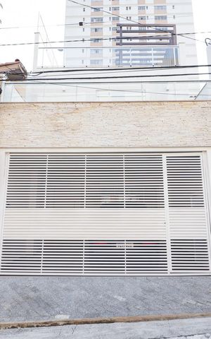 Casa à venda com 201m², 3 quartos e 2 vagas Casa à venda com 201m², 3 quartos e 2 vagasFachada