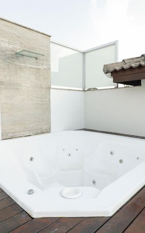 Casa à venda com 201m², 3 quartos e 2 vagas Casa à venda com 201m², 3 quartos e 2 vagasTerraço