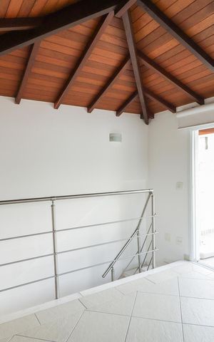 Casa à venda com 201m², 3 quartos e 2 vagas Casa à venda com 201m², 3 quartos e 2 vagasTerraço