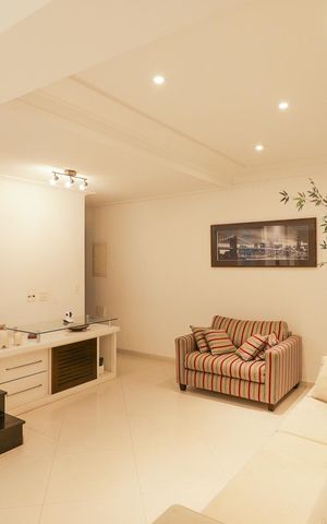 Casa à venda com 201m², 3 quartos e 2 vagas Casa à venda com 201m², 3 quartos e 2 vagasSala