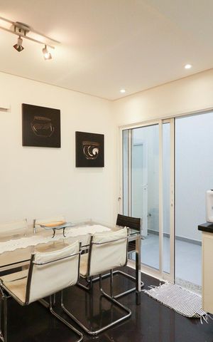 Casa à venda com 201m², 3 quartos e 2 vagas Casa à venda com 201m², 3 quartos e 2 vagasCozinha