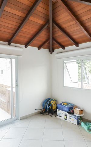 Casa à venda com 201m², 3 quartos e 2 vagas Casa à venda com 201m², 3 quartos e 2 vagasTerraço