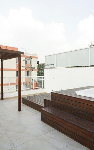 Casa à venda com 201m², 3 quartos e 2 vagas Casa à venda com 201m², 3 quartos e 2 vagasTerraço