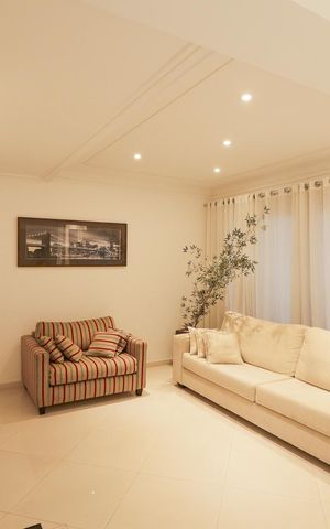 Casa à venda com 201m², 3 quartos e 2 vagas Casa à venda com 201m², 3 quartos e 2 vagasSala
