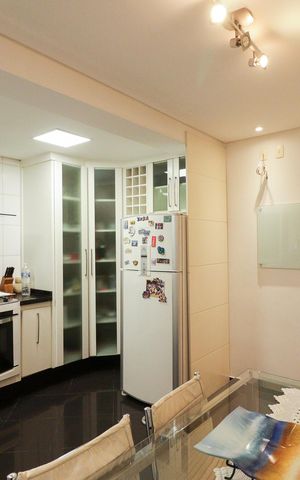 Casa à venda com 201m², 3 quartos e 2 vagas Casa à venda com 201m², 3 quartos e 2 vagasCozinha