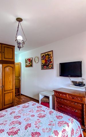 Casa à venda com 220m², 3 quartos e 2 vagasSuíte