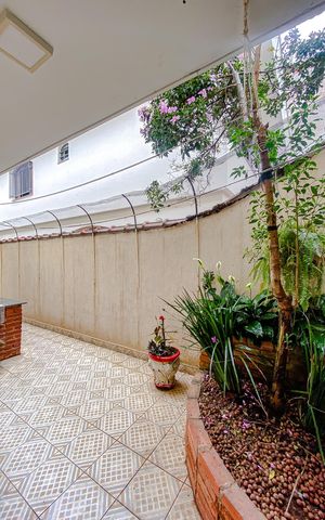 Casa à venda com 220m², 3 quartos e 2 vagasBanheiro de serviço