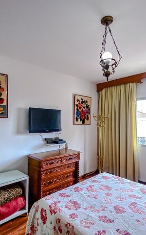 Casa à venda com 220m², 3 quartos e 2 vagasSuíte