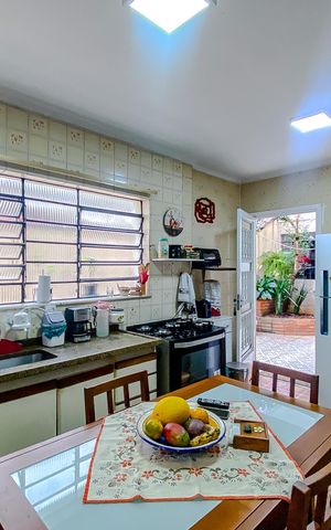 Casa à venda com 220m², 3 quartos e 2 vagasCozinha