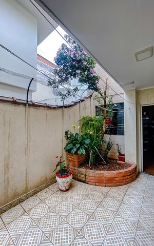 Casa à venda com 220m², 3 quartos e 2 vagasCorredor