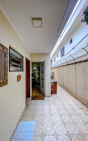 Casa à venda com 220m², 3 quartos e 2 vagasCorredor
