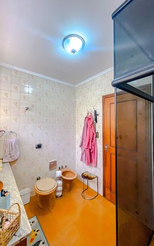 Casa à venda com 220m², 3 quartos e 2 vagasBanheiro