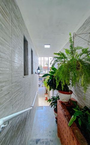 Casa à venda com 220m², 3 quartos e 2 vagasCorredor