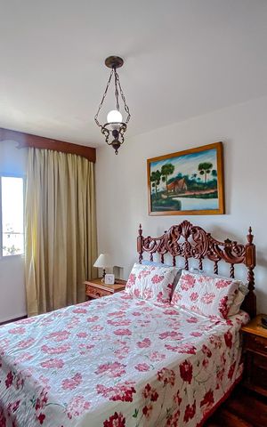 Casa à venda com 220m², 3 quartos e 2 vagasSuíte