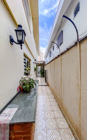 Casa à venda com 220m², 3 quartos e 2 vagasCorredor