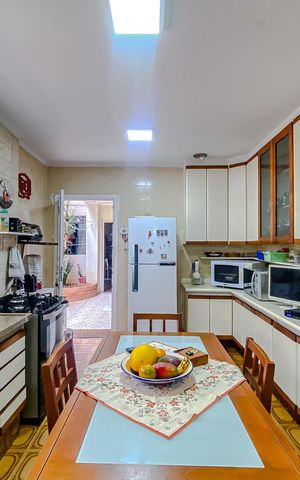 Casa à venda com 220m², 3 quartos e 2 vagasCozinha