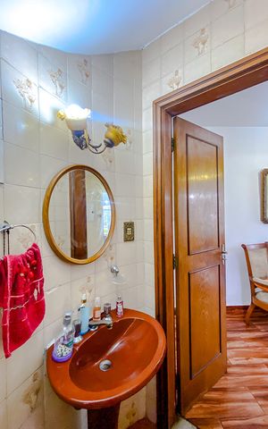 Casa à venda com 220m², 3 quartos e 2 vagasLavabo