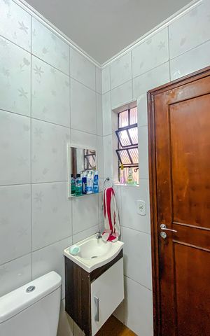 Casa à venda com 220m², 3 quartos e 2 vagasBanheiro de serviço