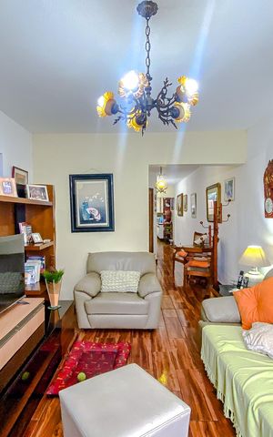 Casa à venda com 220m², 3 quartos e 2 vagasSala